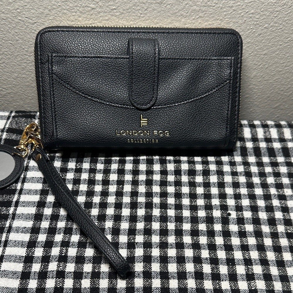 London Fog Black Pebbled Wallet with Wristlet